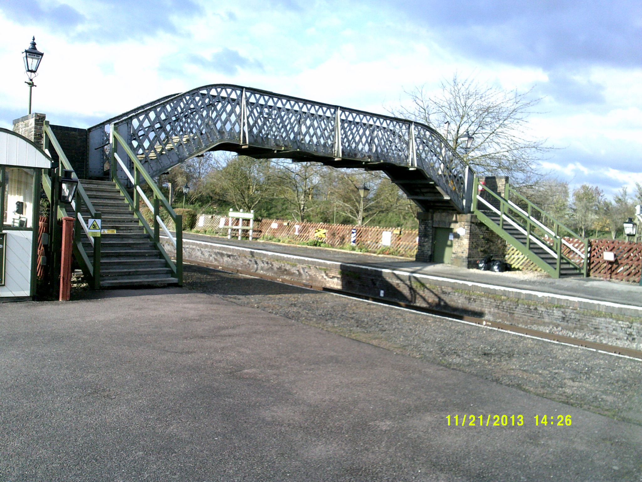 footbridge.jpg (633,617 bytes)